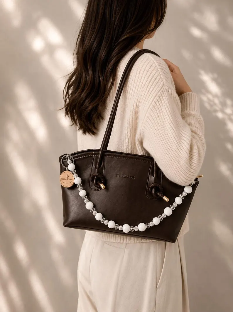 Alba Pure Weiße Perlen Taschenkette – Elegante Aesthetic Bag Chain, handgemachtes Geschenk für Frauen