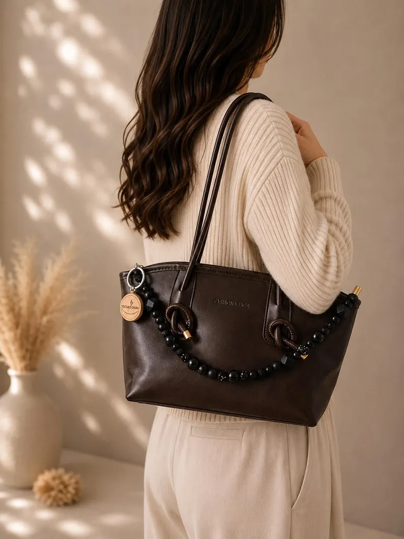 Black Whisper Schwarze Taschenkette Perlen – Handmade Boho Aesthetic Bag Chain, elegant & Geschenk für Frauen