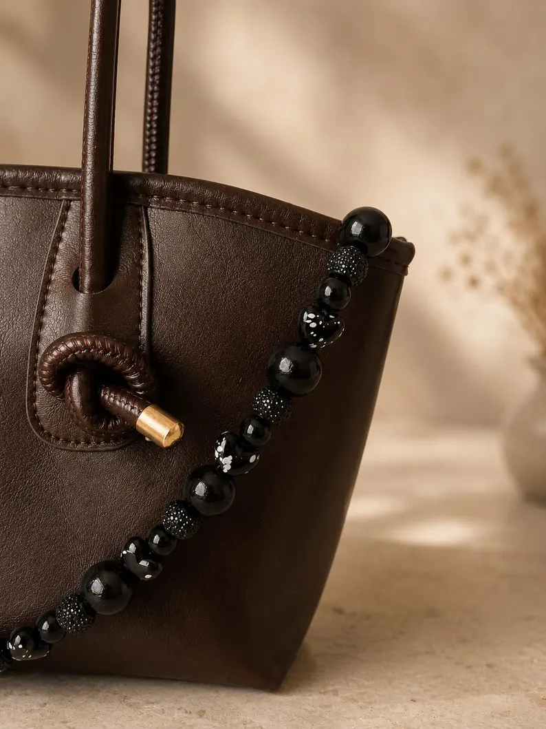 Black Whisper Schwarze Taschenkette Perlen – Handmade Boho Aesthetic Bag Chain, elegant & Geschenk für Frauen – Bild 6