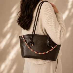 Blush Aura Roséfarbene Perlen Taschenkette – Eleganter handgemachter Bag Charm als Accessoire für Handtaschen