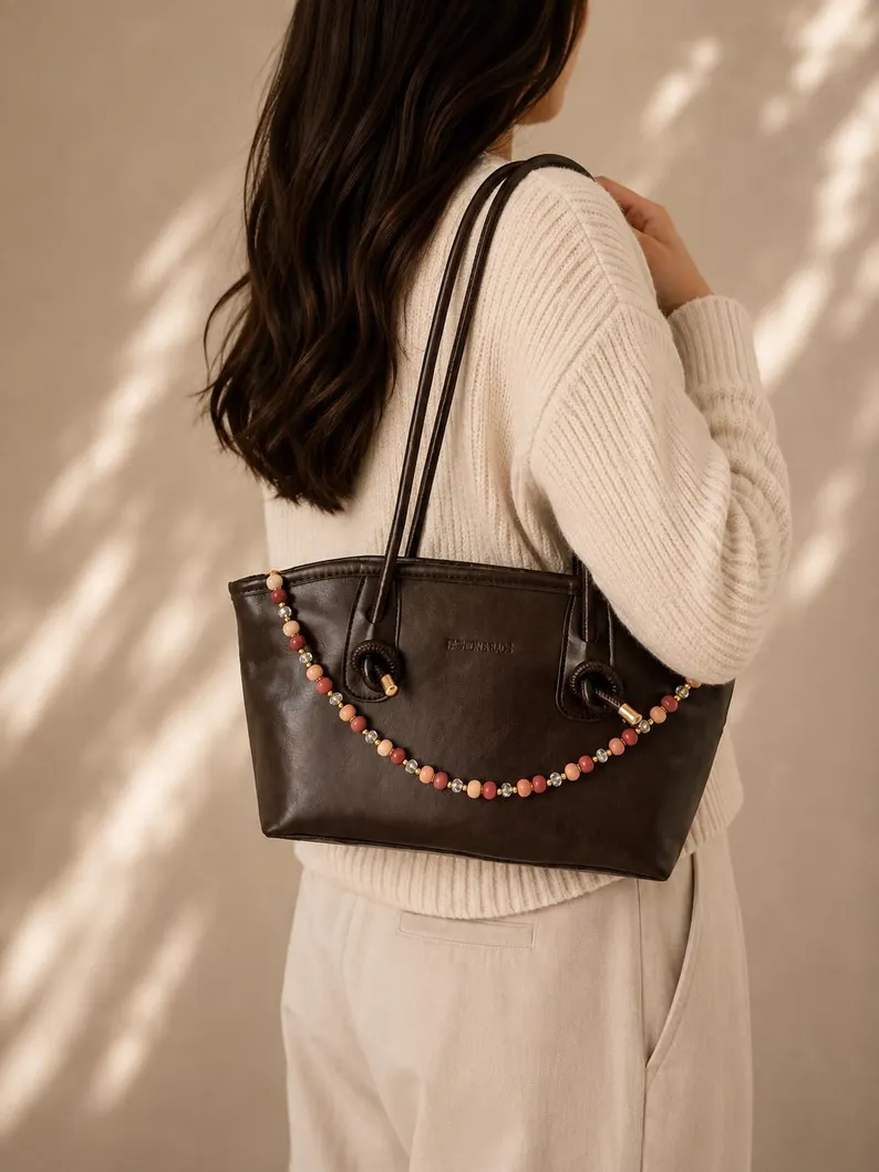 Blush Aura Roséfarbene Perlen Taschenkette – Eleganter handgemachter Bag Charm als Accessoire für Handtaschen