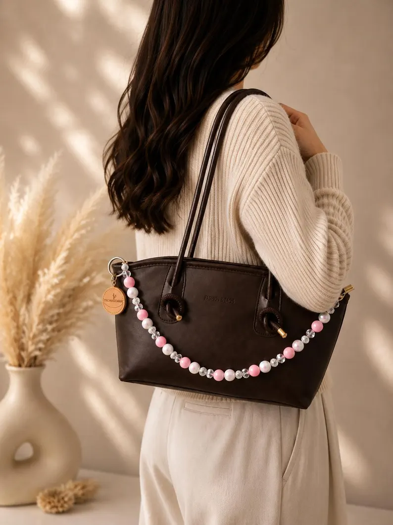 Cotton Candy Glam Pinke Perlen Taschenkette – Handmade Bag Chain im Y2K Aesthetic - Geschenk für Sie