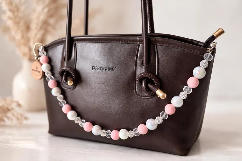 Cotton Candy Glam Pinke Perlen Taschenkette – Handmade Bag Chain im Y2K Aesthetic - Geschenk für Sie – Bild 2