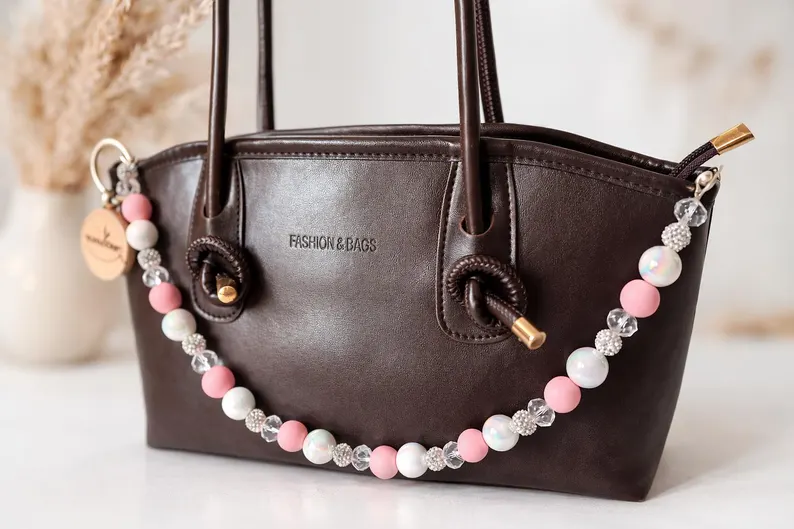 Cotton Candy Glam Pinke Perlen Taschenkette – Handmade Bag Chain im Y2K Aesthetic - Geschenk für Sie – Bild 5