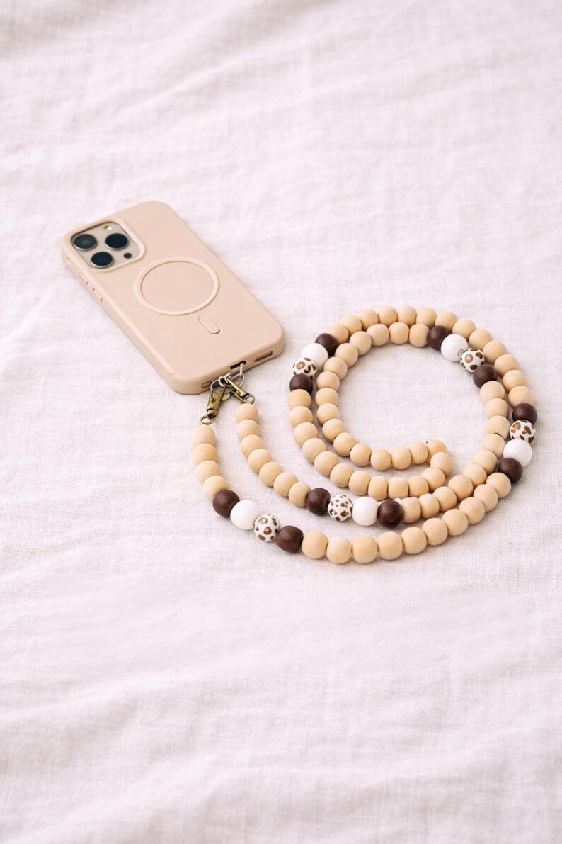 Handykette Beige – Perlen Handykette zum Umhängen mit Holzperlen | Handyband Crossbody & Boho Accessoire – Bild 5
