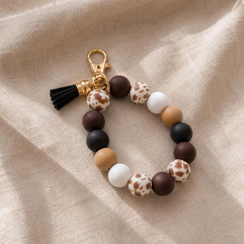 LeoPrint Boho Schlüsselanhänger – Trendy Aesthetic Beaded KeyCharm „Leo Love“, Handgemachtes Animalprint Geschenk – Bild 3