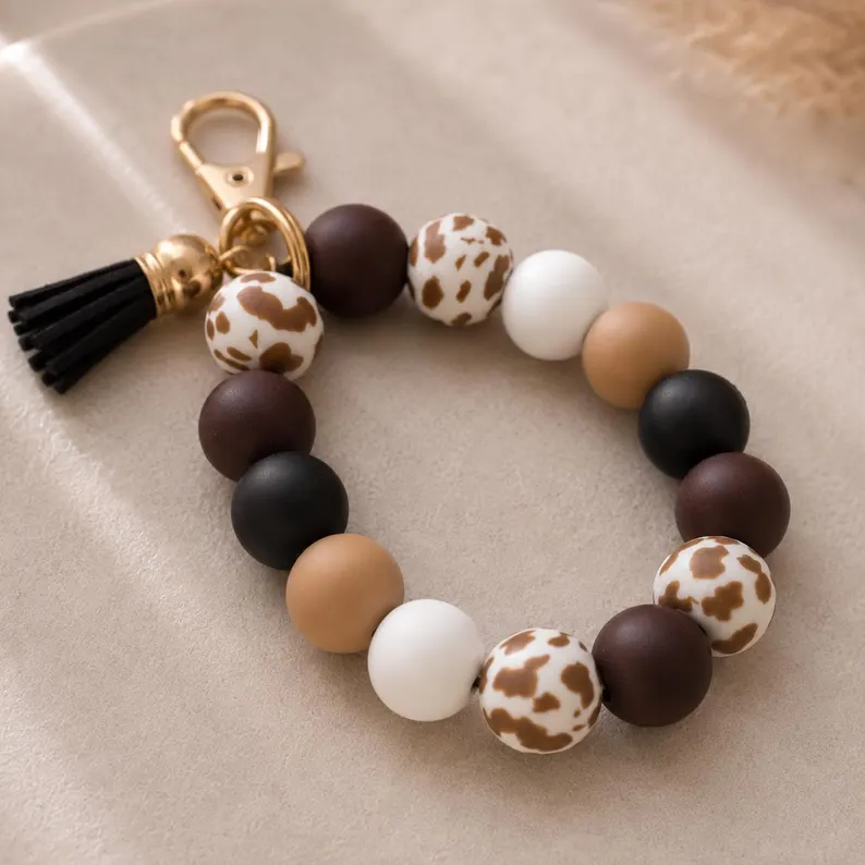 LeoPrint Boho Schlüsselanhänger – Trendy Aesthetic Beaded KeyCharm „Leo Love“, Handgemachtes Animalprint Geschenk – Bild 4