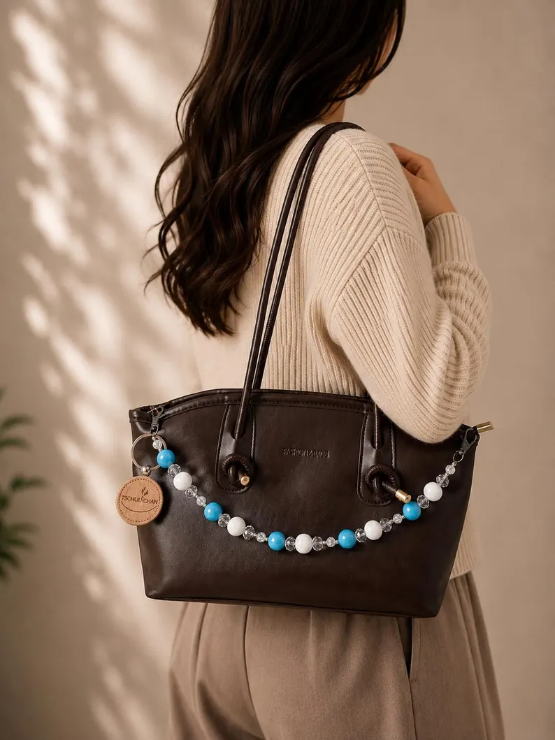 Ocean Vibes Blaue maritime Taschenkette mit Perlen – Handmade Bag Chain - Geschenkidee für Frauen