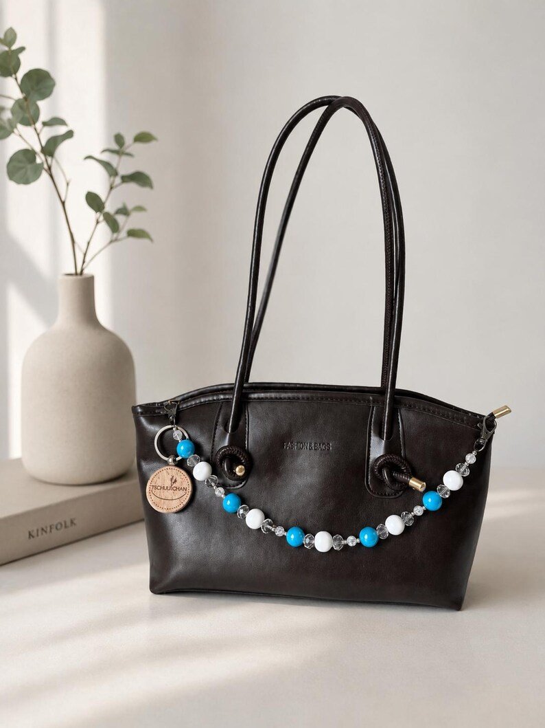 Ocean Vibes Blaue maritime Taschenkette mit Perlen – Handmade Bag Chain - Geschenkidee für Frauen – Bild 7