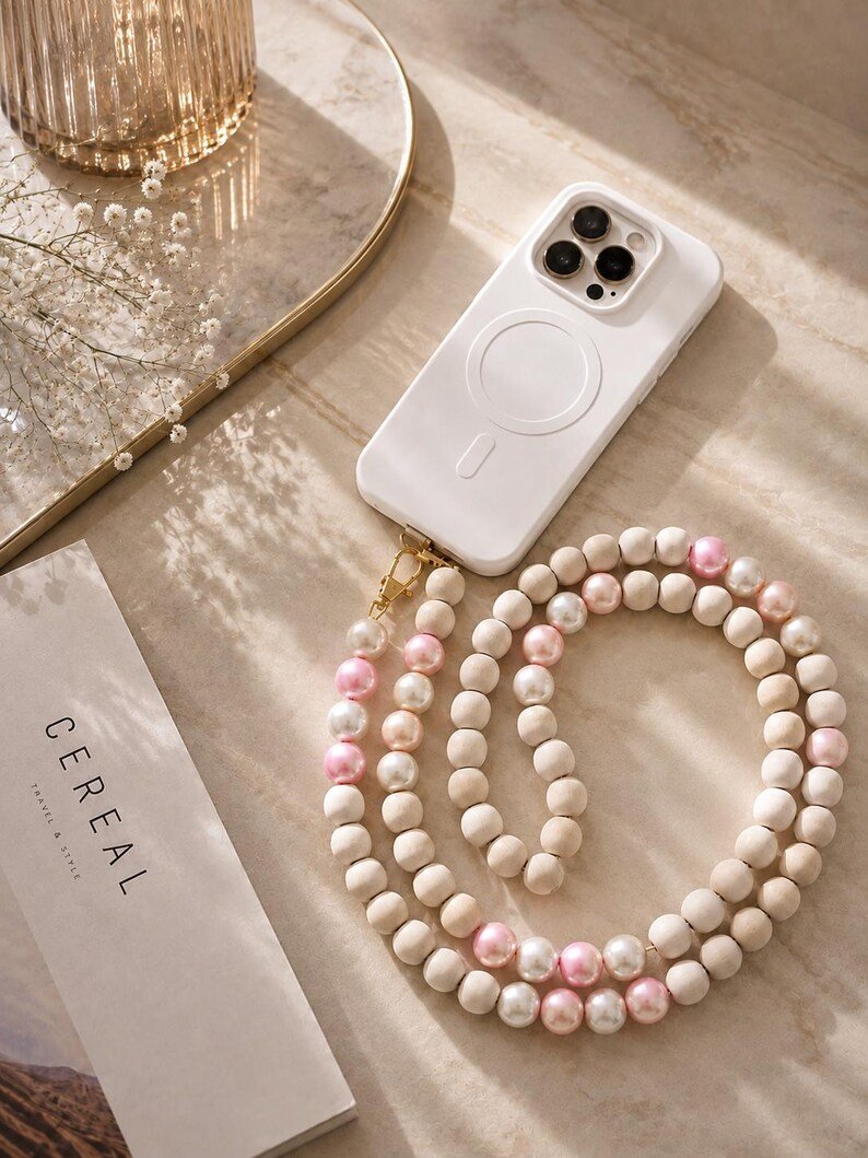Pink Pearl Rosa Handykette zum Umhängen mit Holzperlen - Crossbody Handyband & Y2K Accessoire – Bild 4