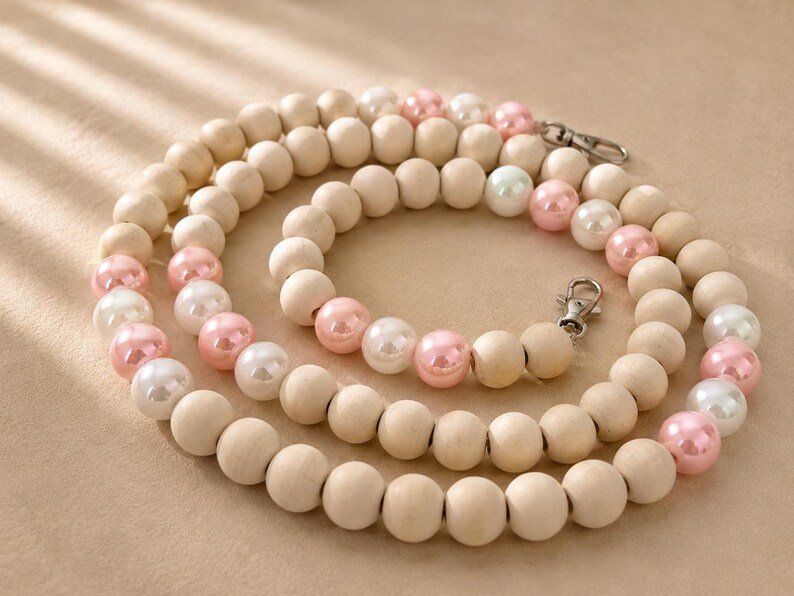 Pink Pearl Rosa Handykette zum Umhängen mit Holzperlen - Crossbody Handyband & Y2K Accessoire – Bild 5