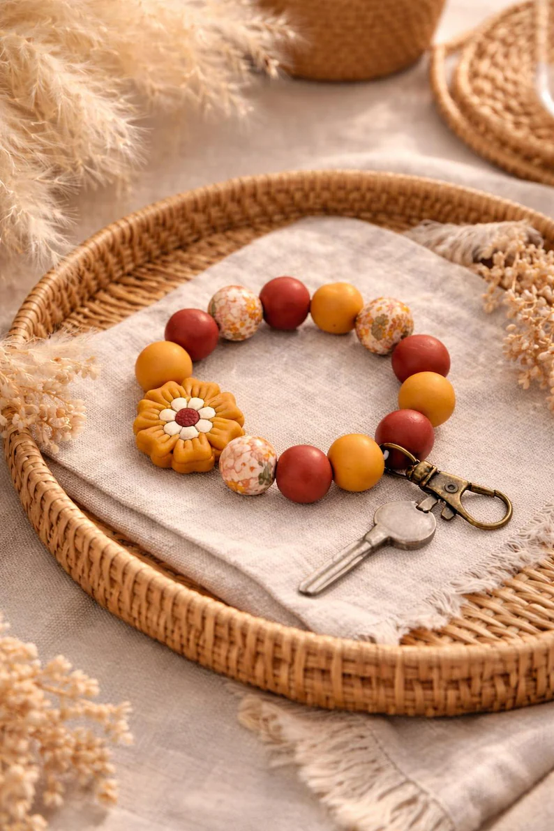 Roter Boho Blumen Schlüsselanhänger – Retro Aesthetic Beaded Bag Charm, Handgemachter Anhänger Geschenk für Frauen – Bild 3