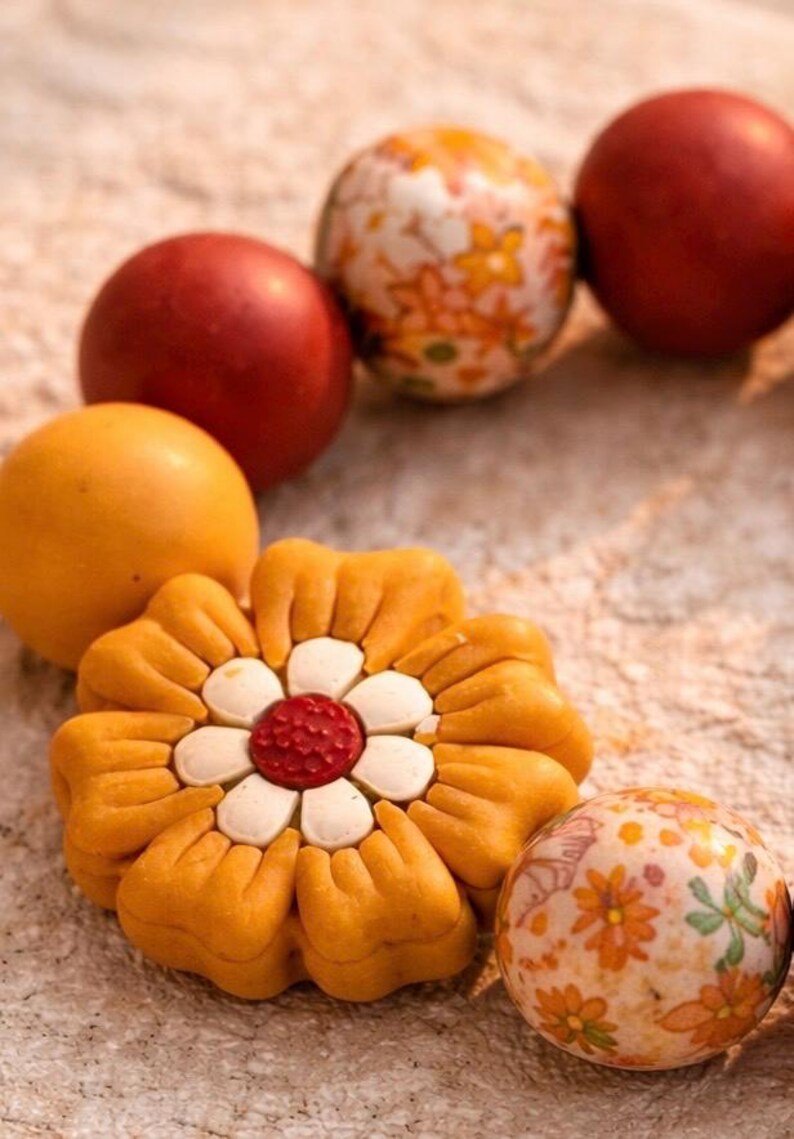 Roter Boho Blumen Schlüsselanhänger – Retro Aesthetic Beaded Bag Charm, Handgemachter Anhänger Geschenk für Frauen – Bild 5