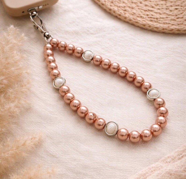 Rosy Perlen Handykette – Eleganter Pearl Phone Charm - Feminines Aesthetic Handyband - Geschenk für Frauen – Bild 3