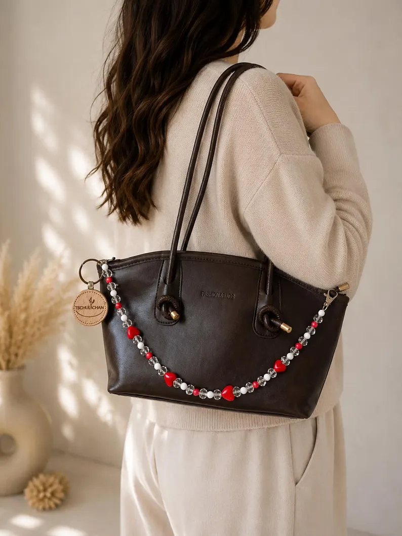 Sweet Love Rote Liebes Herz Taschenkette aus Perlen – Elegante & süßes Love‑Accessoire - Geschenkidee