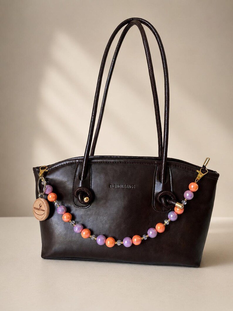 Ultra Violet Bunte Taschenkette aus Perlen – Handgemachte Bag Chain & ästhetisches Handtaschen‑Accessoire – Bild 3