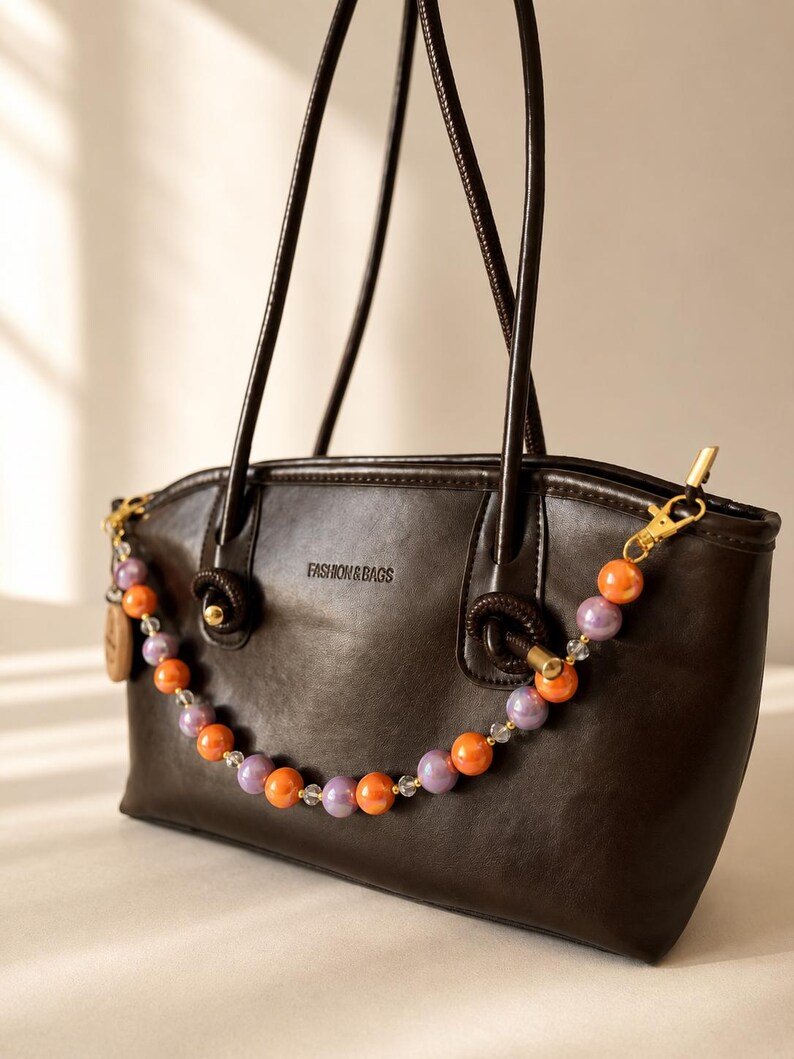 Ultra Violet Bunte Taschenkette aus Perlen – Handgemachte Bag Chain & ästhetisches Handtaschen‑Accessoire – Bild 2